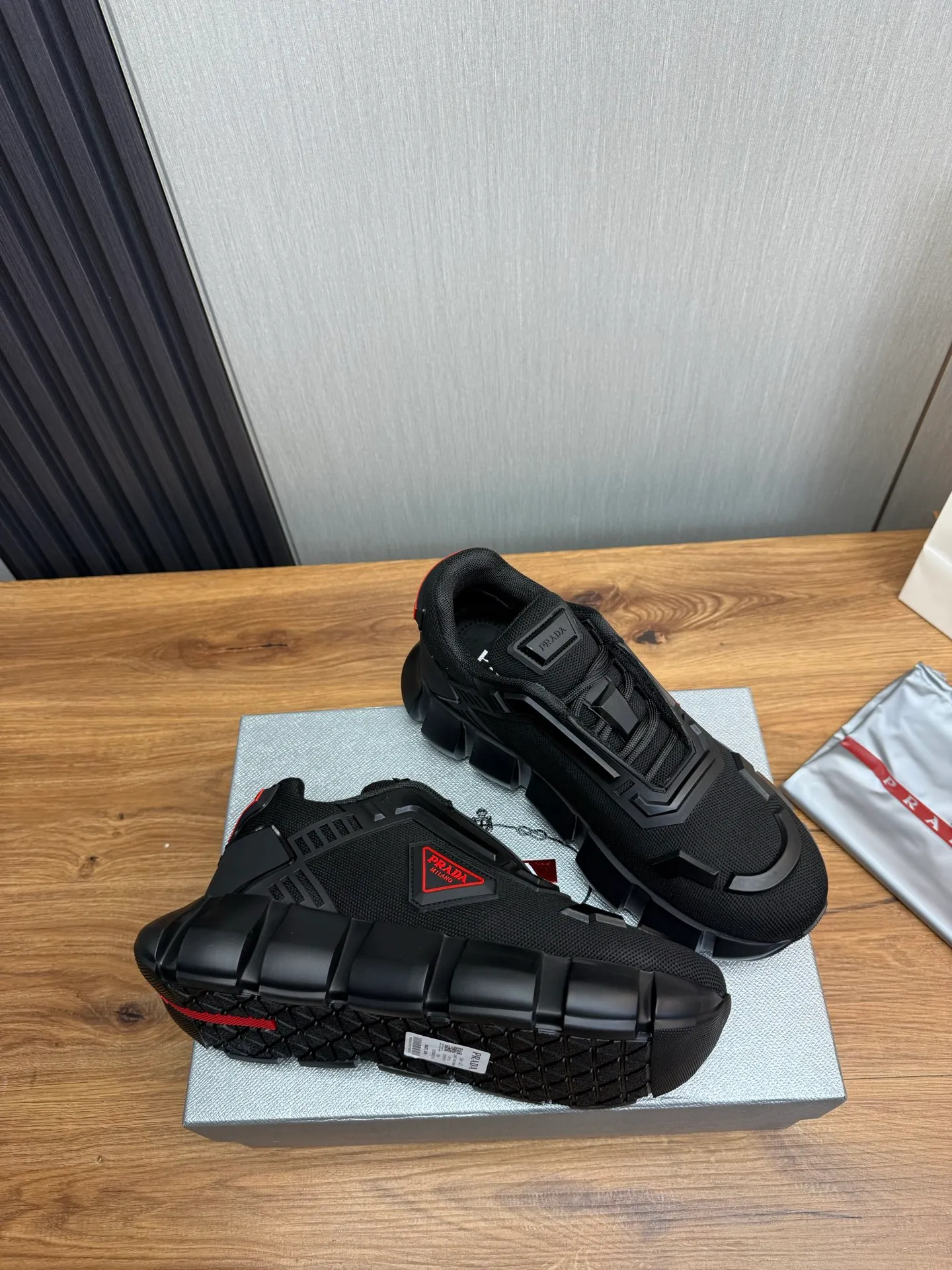 Factory price 580💰 [PRADA] Men's shoes are popular in the counter, official website is synchronized, 1 high-quality shipment ✔️Original mesh + cowhide lining, 1🆚1 replica, original bottom, 38-45 (45 customized, non-refundable)
